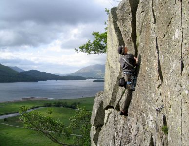 [Great views of Derwent Water from Donkey's Ears (S), Shepherd's Crag, Lake District. James on the lead, 1 kb]