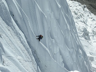 David Gottlieb climbing on the south face of Kang Nachugo.  © Joseph Puryear