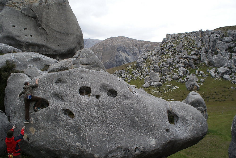 Liam Copley bouldering at Castle Hill  © Callum Copley