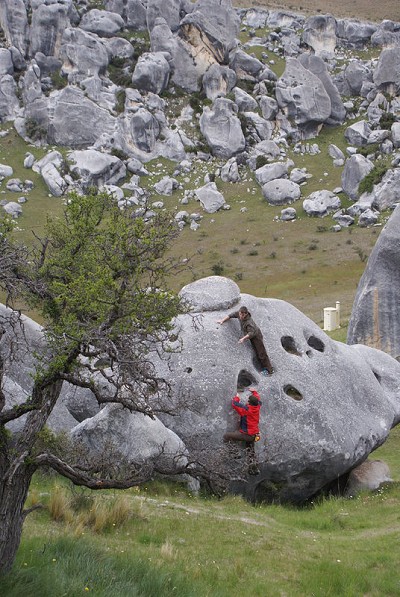 Brandon bouldering at Castle Hill  © Callum Copley