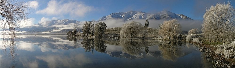 Frosty lake NZ  © parks82