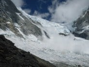 Massive avalanche off of Huascaran Sur near the Garganta Col.