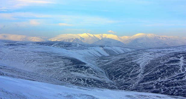 Looking north to the Cairngorms from Carn Aosda  © ellis1