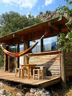 Comfortable bungalow accommodation  © lovetoclimb/various photographers