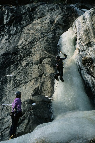 Rosie Goolden and Hannah Burrows-Smith climbing at Boulder  © George McEwan