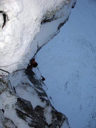 Pete and Guy seconding on pitch 4 of The Godfather  © Es Tresidder