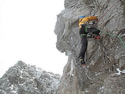 Andy Turner on pitch 3 of Bruised Violet