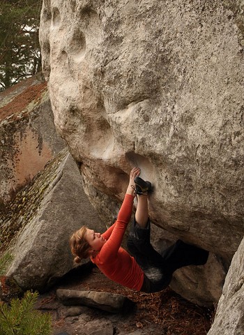 Mina Leslie-Wujastyk climbing Noir Desir (Font 7C)  © Andy Jennings