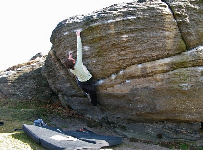 Lucinda Whittaker bouldering in Northumberland on 'Purely Belter'.  © Sam Whittaker