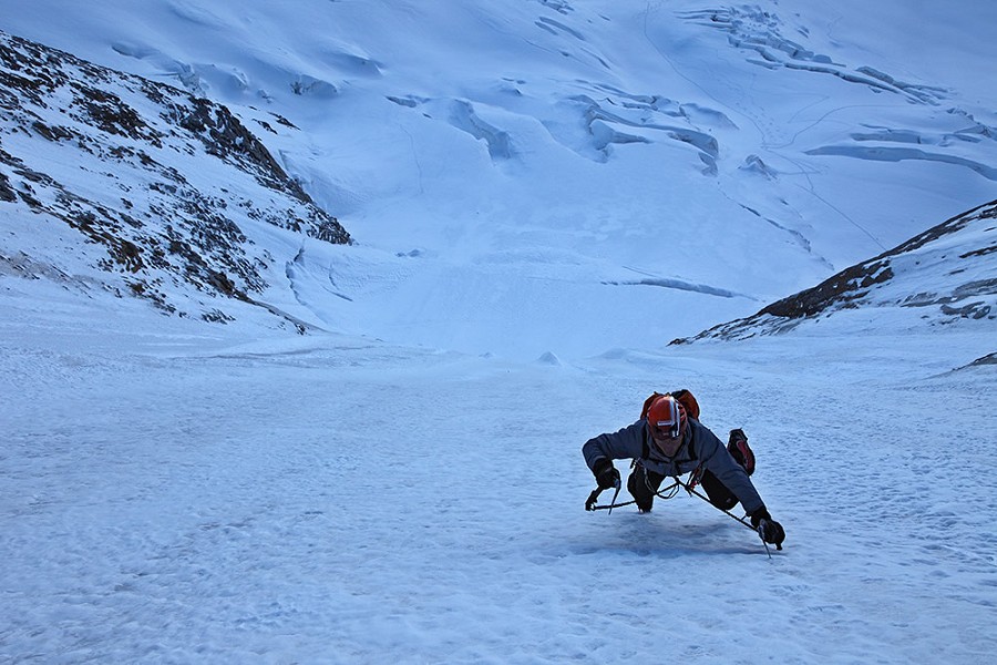 Ueli Steck racing up the lower ice field on the Colton Macintyre- Grandes Jorasses  © Jon Griffith