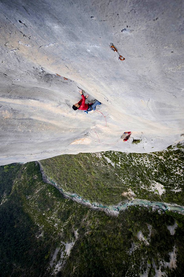 Alan Carne, a long way up and a long way between bolts in the Verdon Gorge.   © Craig Ingram