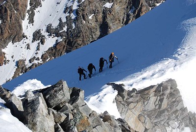 Andy Perkins with clients on the Lagginhorn  © Andy Perkins