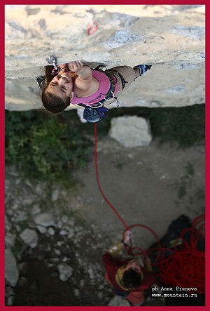 Another view of Zhenja Kazbekova climbing  Vremja Ch  © Anna Piunova