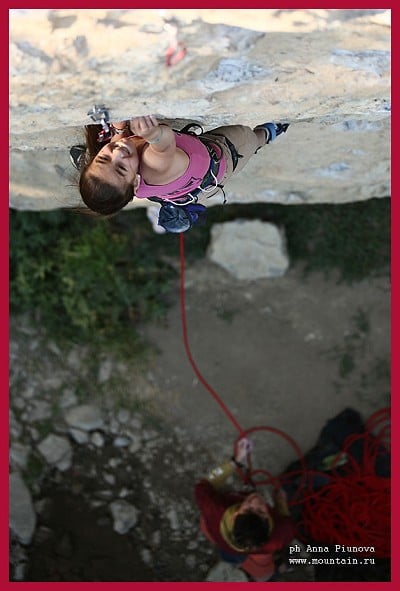 Another view of Zhenja Kazbekova climbing  Vremja Ch  © Anna Piunova