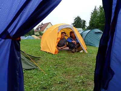 Kevin Avery and Alan James at OutDoor - tent testing as well!  © Jack Geldard