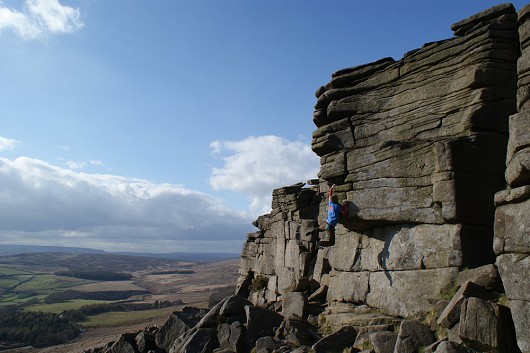 A great solo at Stanage with the crag to ourselves.
Mantelpiece Buttress Direct HVS 5b  © kareylarey