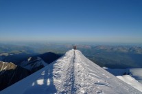 Summit ridge Mont blanc
