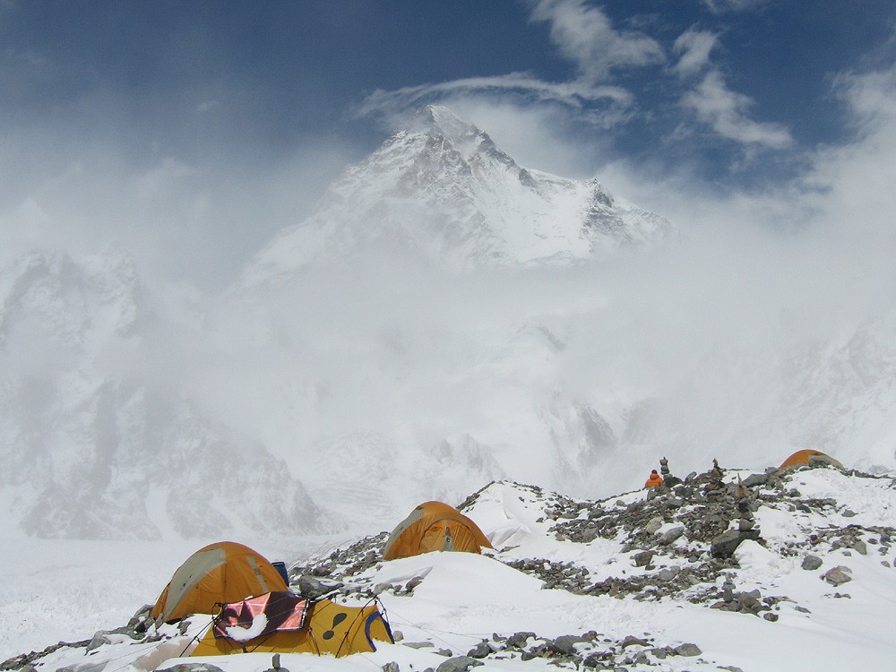 K2 clearing after a snowstorm  © ravensgully