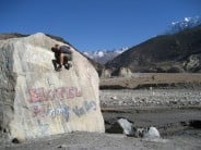 Roadside bouldering in the Himalayas