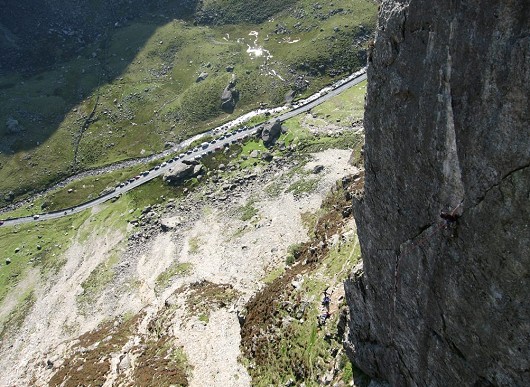 Unknown climber cruising Left Wall  © Stig