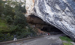 The steep cave at the Domusnovas area in southern Sardinia, Italy  © Vojtech Vrzba / www.climb4fun.cz