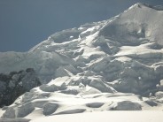 The tumbling blocks of Huascarans Canalette. The shield route is in the middle of the picture.