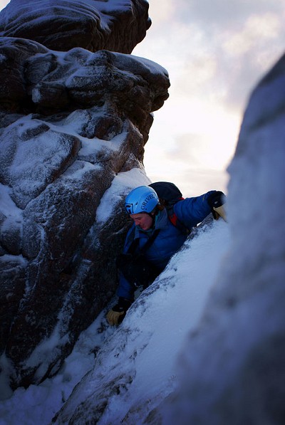 Catherine Speakman emerges through a groove on the summit ridge of Stac Pollaidh  © WillDC
