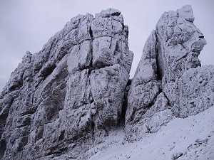 Am Basteir and the tooth in Perfect winter condition  © petemacpherson
