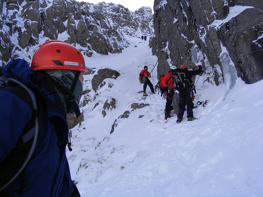 queueing for the first stance on broad gully, cwm lloer, ogwen.  © daveyhansford