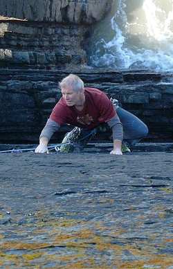Mark Glaister climbing Acid Discharge Party Hat (E1) on the Culm Coast.  © Mark Glaister