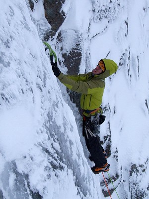 Dave MacLeod on Observatory Buttress  © Paul Diffley/Hotaches