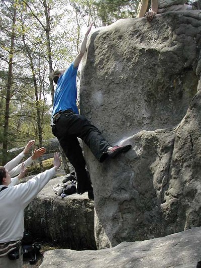 Duncan latching the top on Hieroglyphe!  © berie