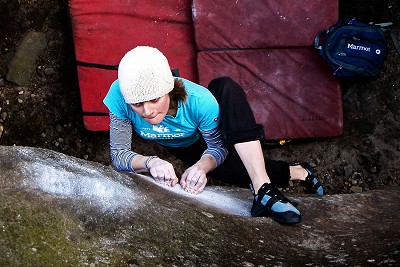 Katy Whittaker climbing Brad Pit (Font 7C+) at Stanage  © Ryan Pasquill