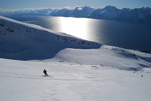 Skiing down Uløya, Arctic Norway.
© Tob Archer, UKClimbing Gear Reviewer, 2010  © TobyA
