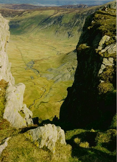 Looking down into Amphitheatre buttress on Craig Yr Ysfa.
Climbers can be seen on top of pinnacle ridge  © Carpe Diem