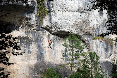 A climber on the south facing Bärenschluchtwände, a good option for cold weather.  © J. Sika
