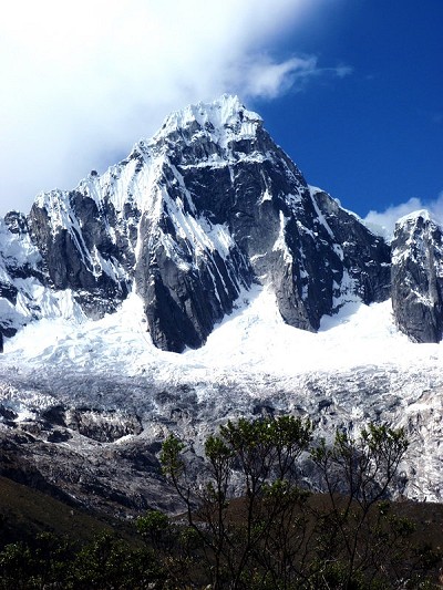 Nevado Taulliraju 5830 m., Peru  © tomchyk