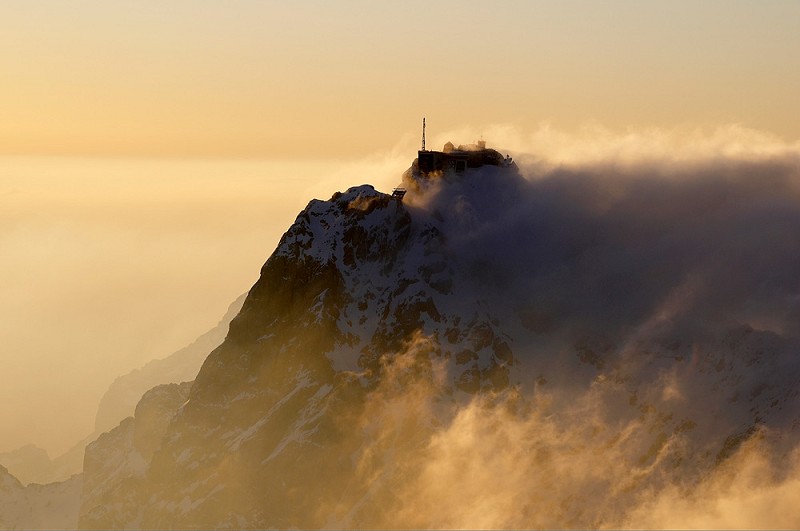 ZUGSPITZE, 2962 m (AUSTRIA/GERMANY) N 47 22 45 E 10 56 24 (taken at 2891 m )  © The Alps - A Bird's Eye View /Matevž Lenar/PanAlp