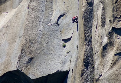 Alex Honnold zooming up the Pancake Flake on his speed solo of El Cap  © Tom Evans - El Cap Report