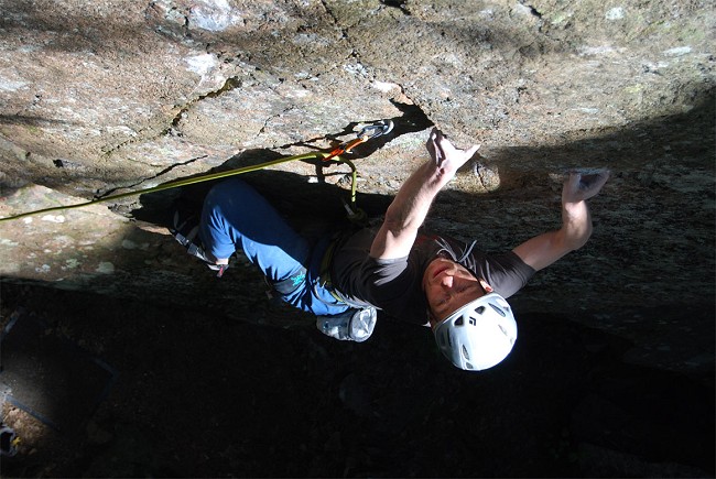 Dave Smith cranking past a Lime Quickdraw  © T. Archer