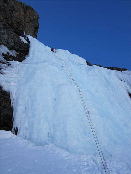 The Alpine 40 in its element, high on an unnamed WI4, Tamokdalen, Arctic Norway  © Toby Archer