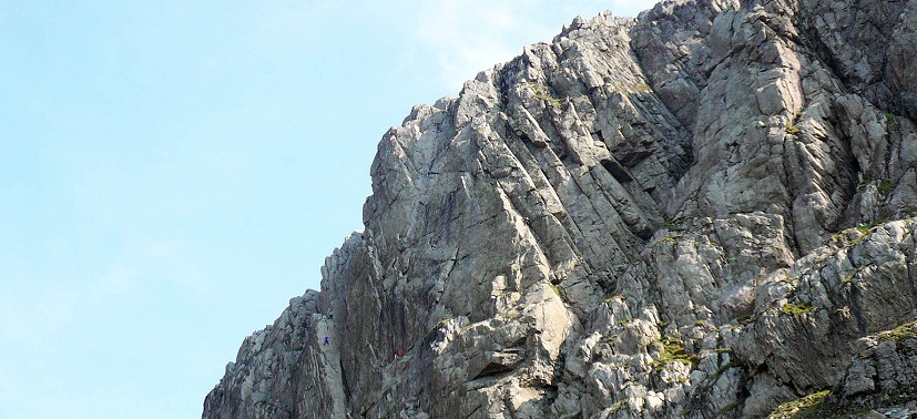 Scafell Crag with teams on Bottrill's Slab (VS), Nazgul (E3) and Moss Ghyll Grooves (MVS)  © Mark Glaister - Assistant Editor