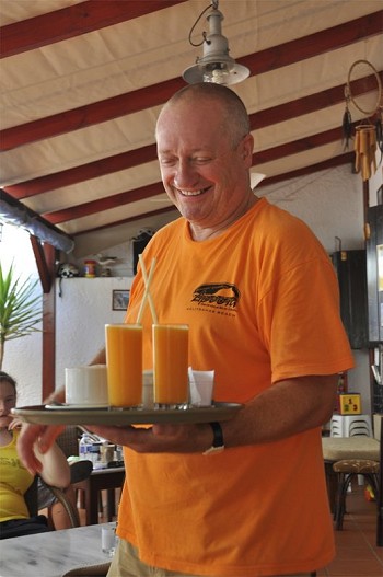 Steve McDonell, owner of the Glaros bar in Massouri, Kalymnos  © Ralph Stöhr