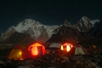G4 and Broad Peak at night from Concordia