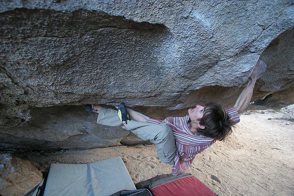 Ethan Pringle in full flow on The Buttermilker V13 at the Cave area, Buttermilks main area.  © Tim Steele