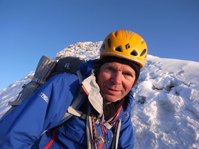 Mick Fowler on the summit ridge of Sulamar  © Fowler/Ramsden