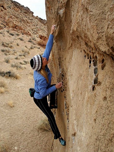 Lisa Rands on a classic pocket highball, Love V1 on the Love Boulder down the Fish Slough Road.  © Mick Ryan