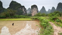 Path to the Twin Gate crag in Yangshuo china