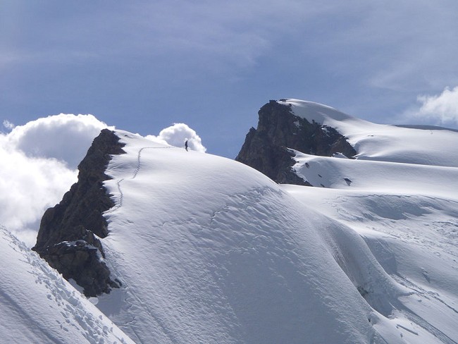 Alan on easier ground near the summit of Koh e Iskander  © Alan Halewood