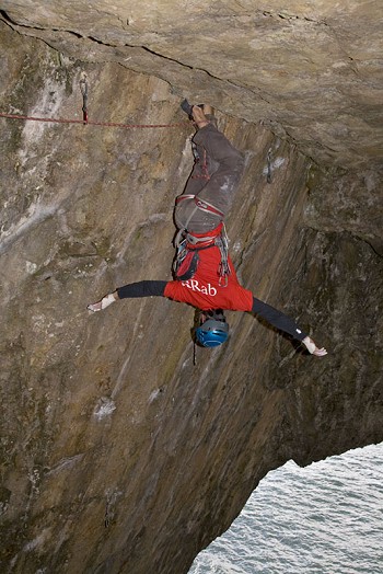 Tom Randall performing a bat-hang move on Laughing Arthur, pitch 2  © Mike Hutton